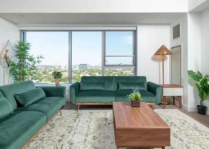 Central Square 3Br Condo With Downtown View Gym And Parking