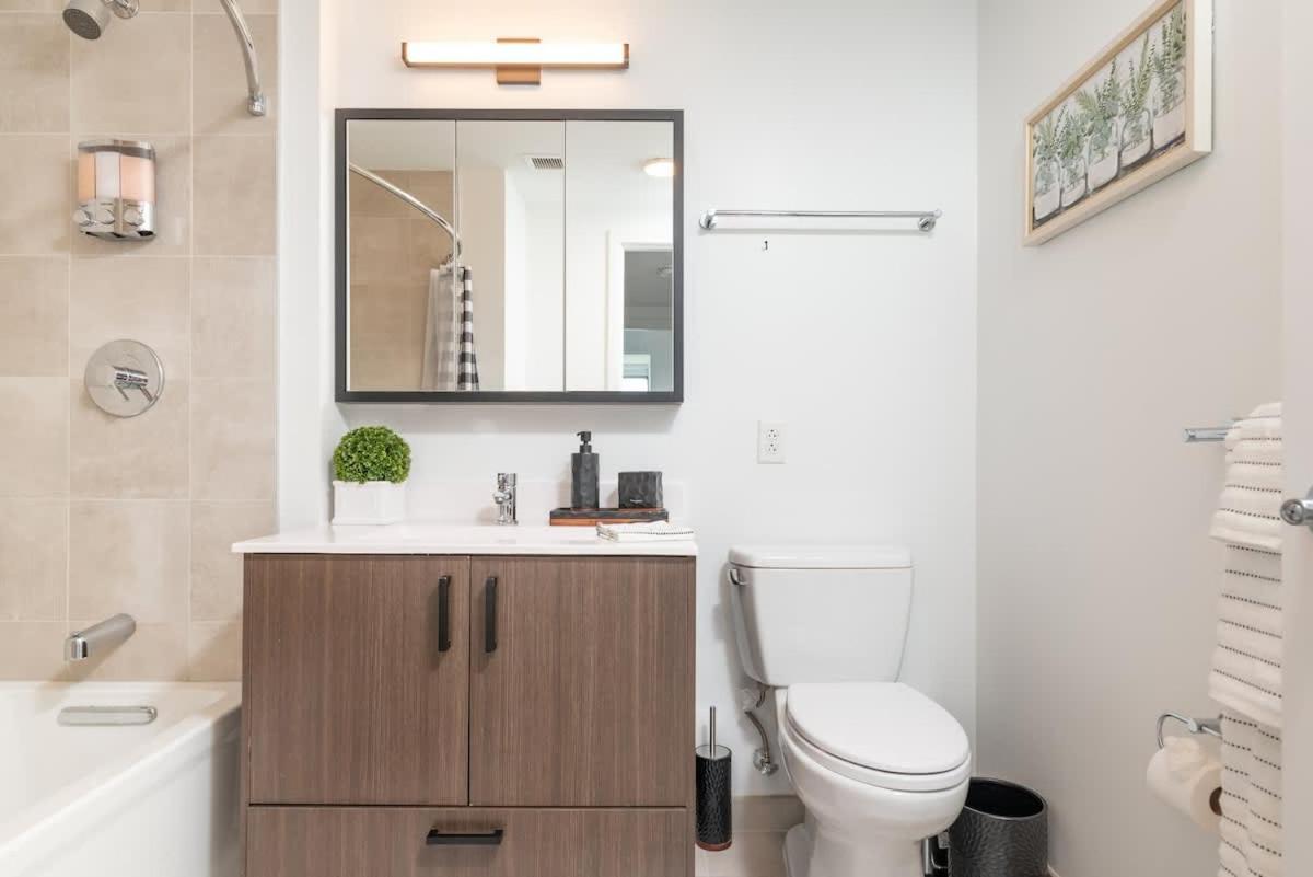 Square 3br With Downtown View Gym And Parking *
