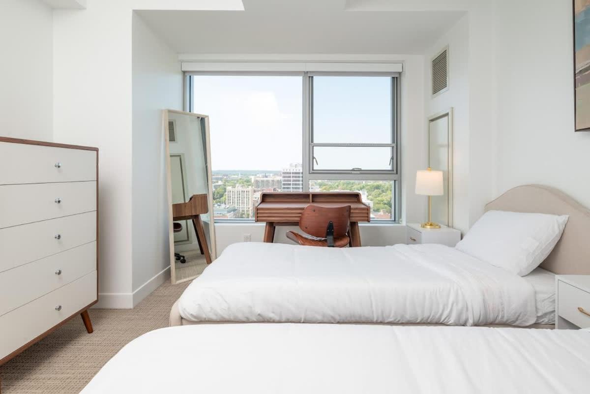 Apartment Square 3br With Downtown View Gym And Parking *