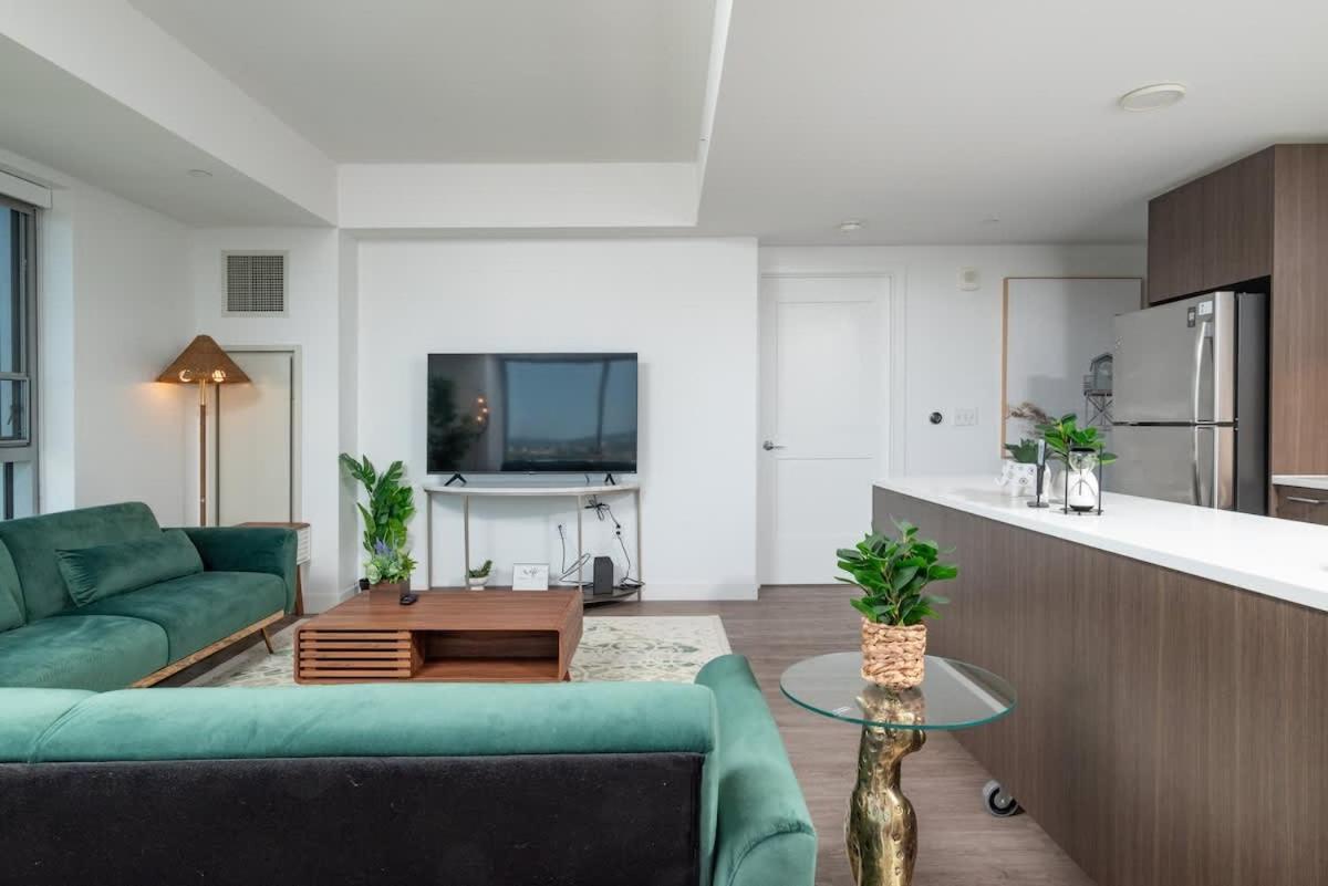 Apartment Square 3br With Downtown View Gym And Parking *