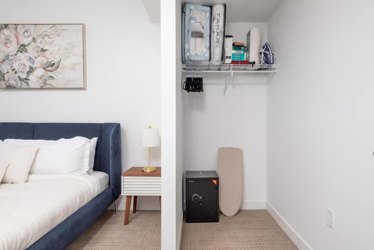 Square 3br With Downtown View Gym And Parking *
