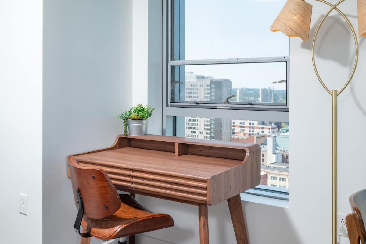 Square 3br With Downtown View Gym And Parking * Cambridge
