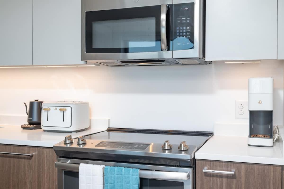 Square 3br With Downtown View Gym And Parking *