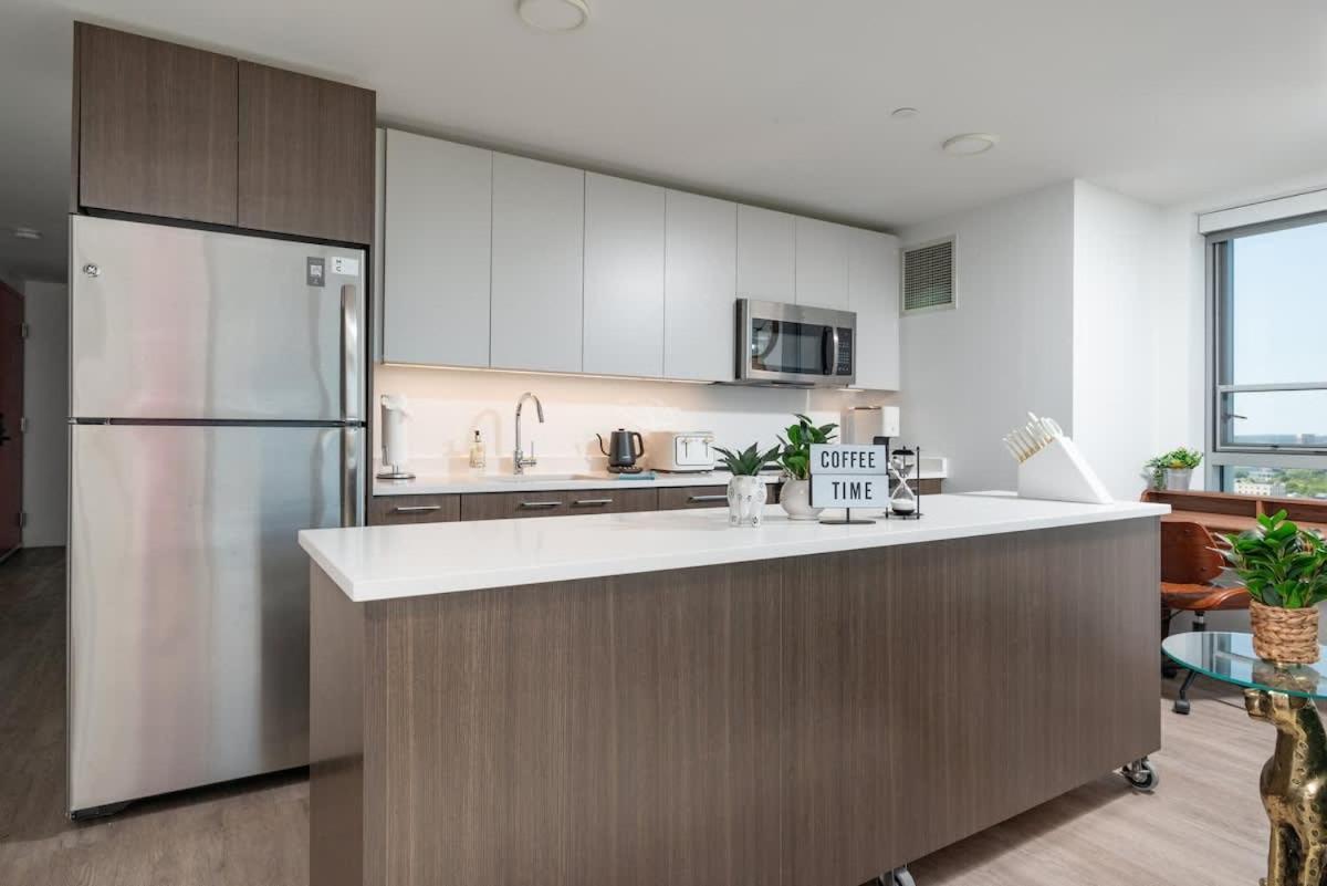 Apartment Square 3br With Downtown View Gym And Parking *