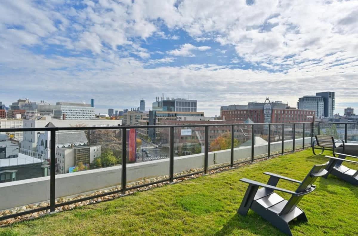 Apartment Square 3br With Downtown View Gym And Parking *